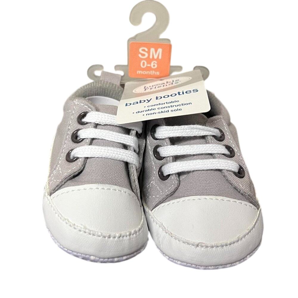Luvable Friends Gray & White Sneaker Baby Booties Size SM Small 0-6 Months New